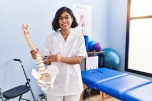 Chiropractor vs. Physical Therapist Understanding the Distinctive Roles in Healthcare